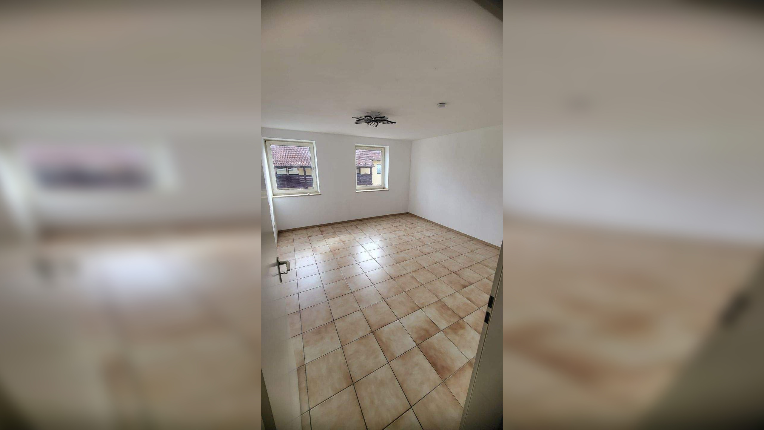 Lichtdurchflutete,geräumige 5-Zimmer-Wohnung – auch WG geeignet, 93059 Regensburg