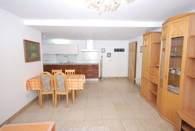 Möbliertes Zimmer im Souterrain links in zentrumsnaher Lage von Bad Reichenhall, 83435 Bad Reichenhall