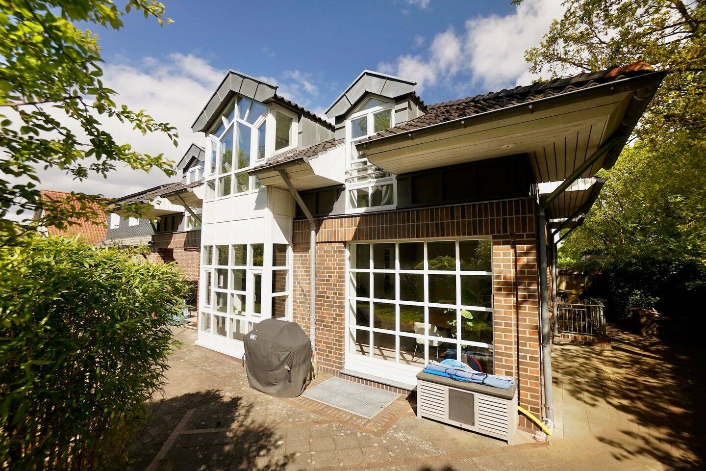 Stilvolles Architektenhaus in begehrter Lage nahe der Flensburger Förde, 24944 Flensburg (Fruerlund Mürwik)