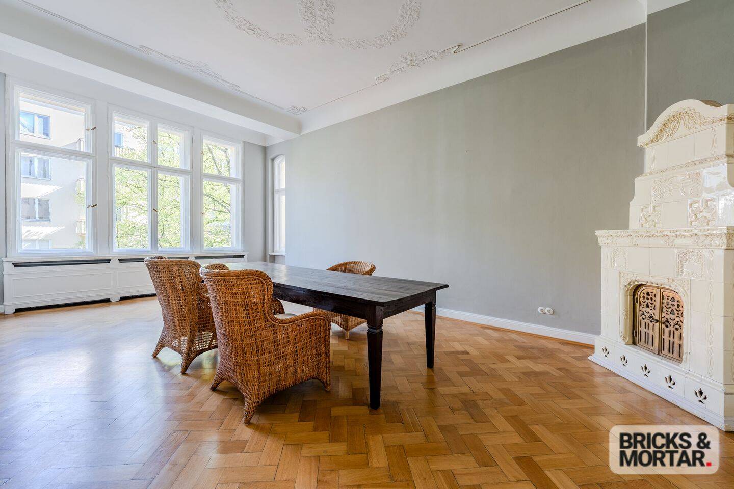 Herrschaftliche, bezugsfreie 8-Zimmer- Altbauwohnung am Ku’damm: 266 m², Kamin, Kachelofen & Loggia, 10629 Berlin (Charlottenburg-Wilmersdorf Charlottenburg)