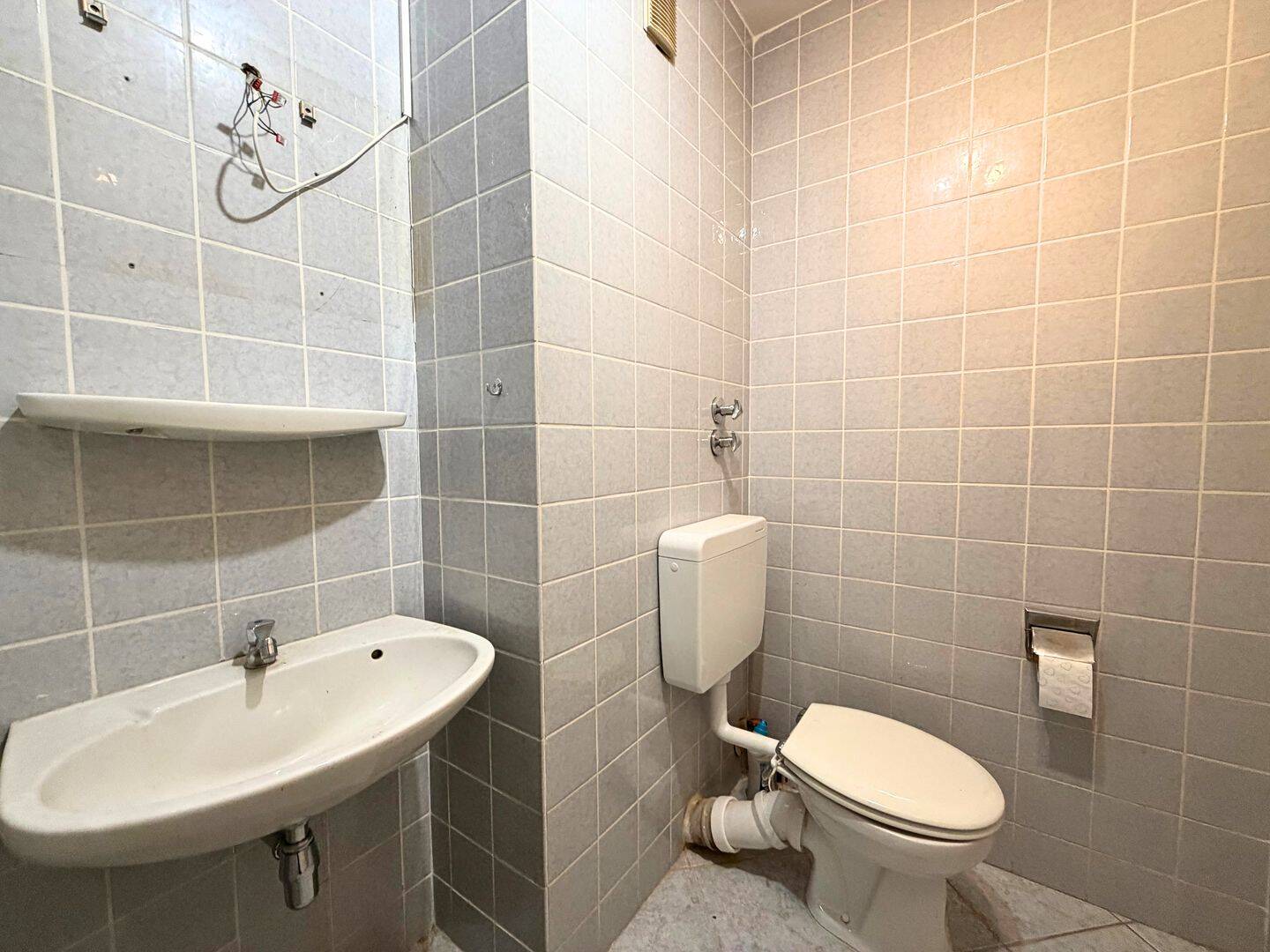 Großzügige Eigentumswohnung mit frisch saniertem Bad und viel Gestaltungspotenzial in Bergheim, 50126 Bergheim