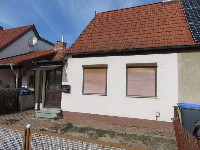 Rabatt für Kurzentschlossene – Kleine & Renovierungsbedürftige DHH – aber nicht hoffnungslos, 39418 Staßfurt