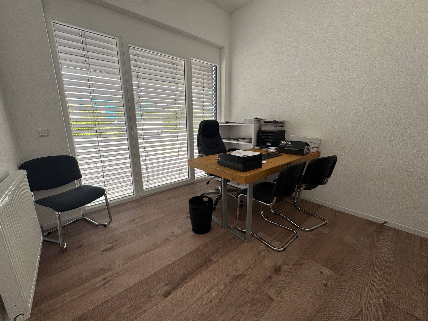 Wohnen & Arbeiten vereint in Lich: Großzügige Gewerbefläche mit moderner Wohnung unter einem Dach, 35423 Lich