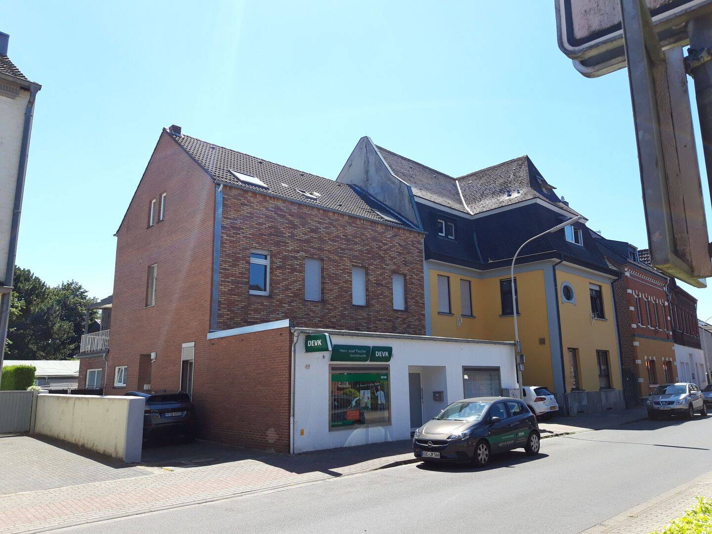 Gepflegtes Mehrfamilienhaus in Nettetal-Kaldenkirchen mit 2 kl. Büros (1.500 €/m²) nachhaltig vermietetzu verkaufen, 41334 Nettetal