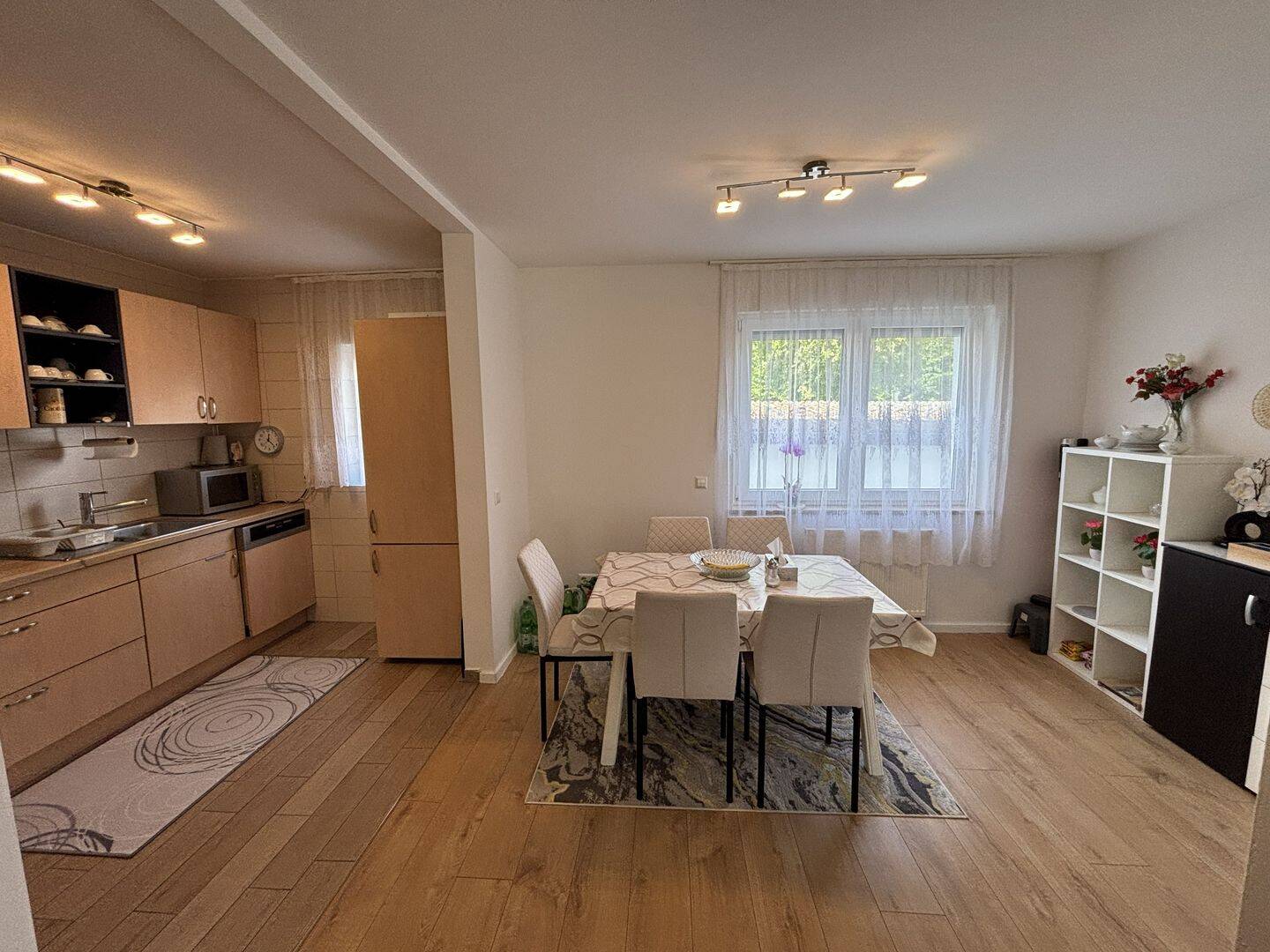 Schöne Eigentumswohnung mit Balkon, 93053 Regensburg (Galgenberg Kasernenviertel Kumpfmühl-Ziegetsdorf-Neuprüll Oberisling-Graß)
