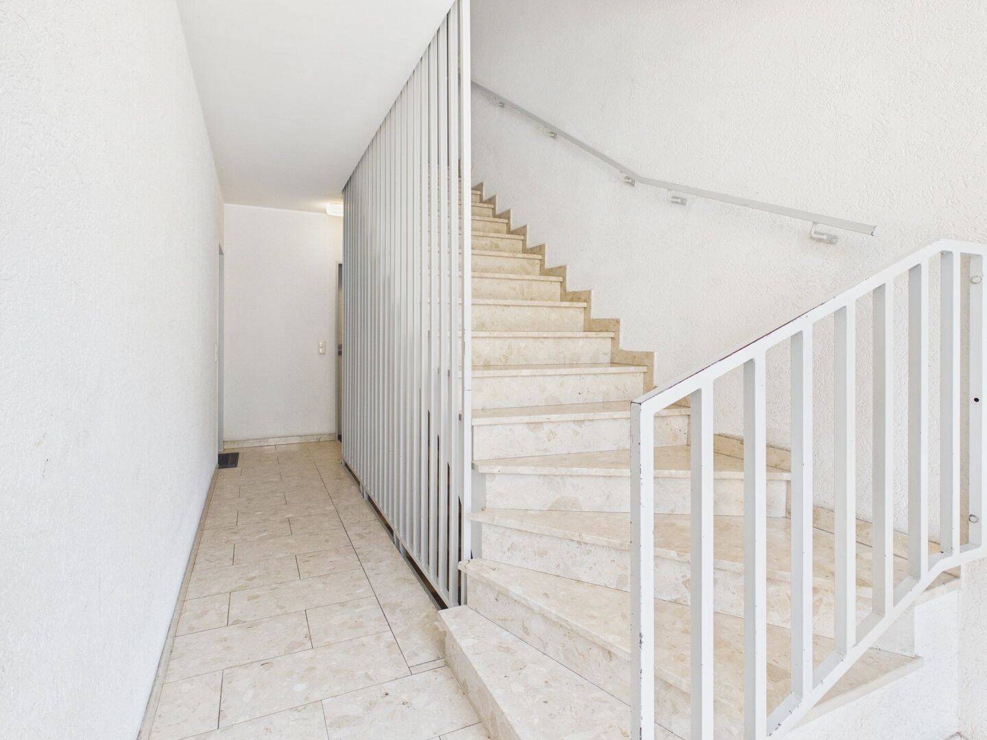 Vermietete Dachgeschosswohnung mit Stellplatz in begehrter Lage.., 52349 Düren