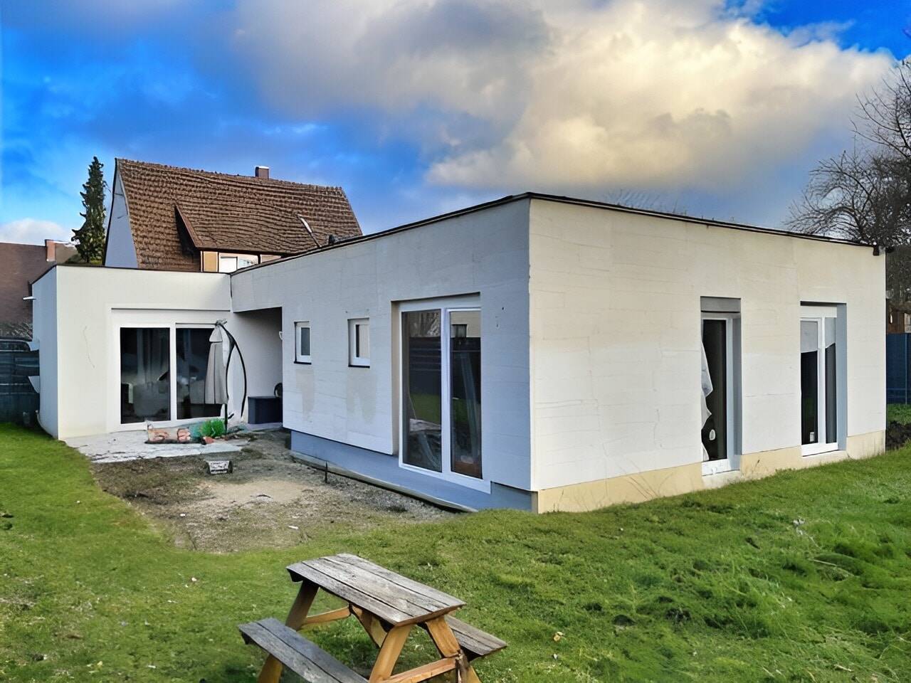 Zweifamilienhaus mit angebautem Bungalow und Garage, 78052 Villingen-Schwenningen