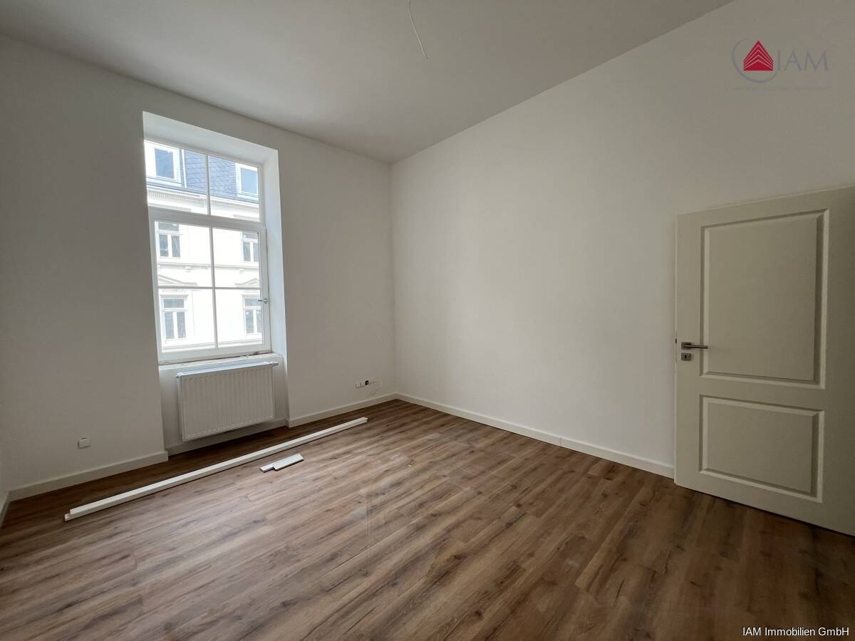 Kernsanierte, lichtdurchflutete 4 Zimmerwohnung mitten in Wiesbaden., 65183 Wiesbaden (Wiesbaden)