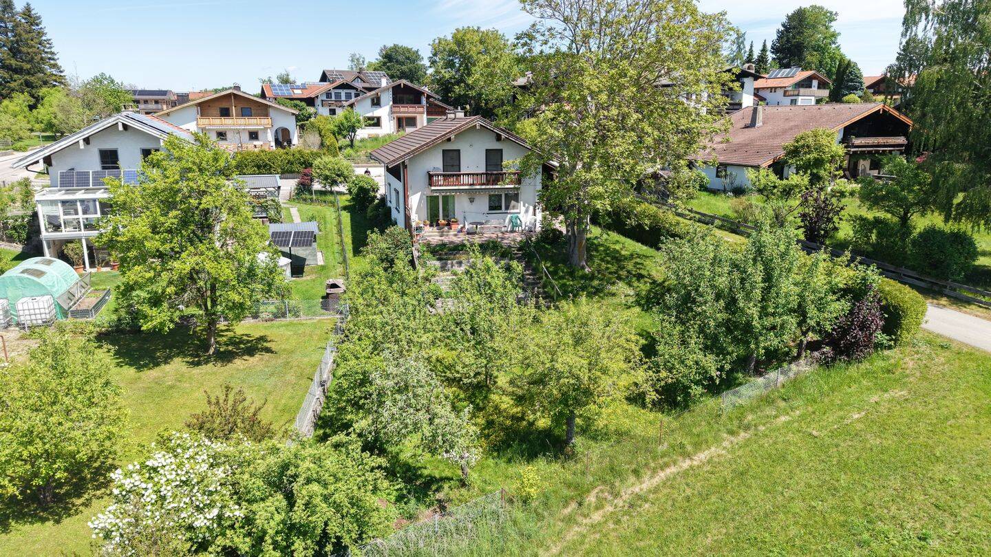 Top Lage in Chieming am Chiemsee – Einfamilienhaus mit großem sonnigen Südgarten – Doppelgarage, 83339 Chieming
