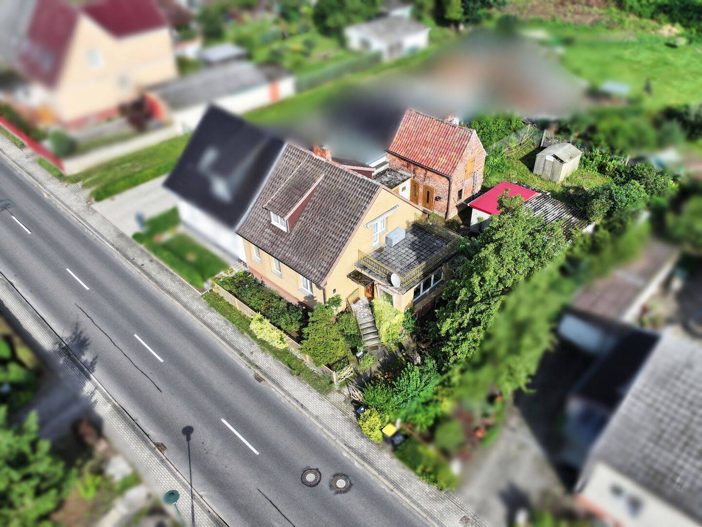 Doppelhaushälfte in guter Lage – renovierungs- teils sanierungsbedürftig, 17087 Altentreptow