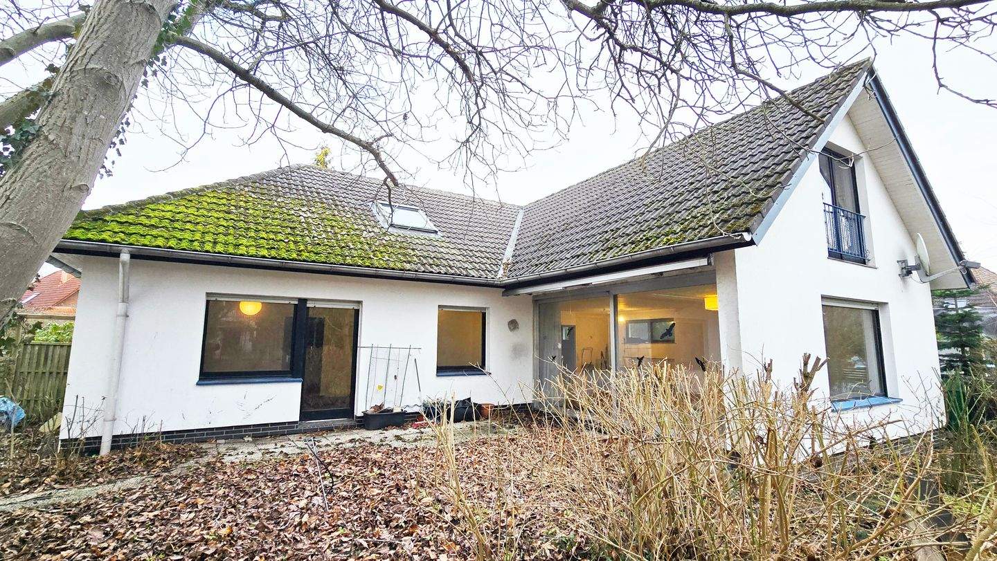 !! VERKAUFT !! BUNGALOW MIT EIGENTUMSGRUNDSTÜCK UND 2 GARAGEN! Modernisierungsbedürftig, aber mit solider Substanz, 49152 Bad Essen