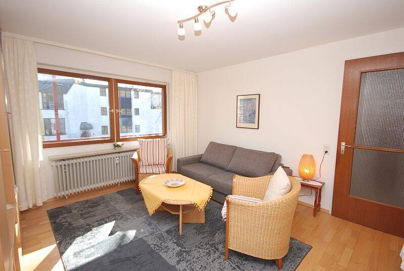 Zwei-Zimmer-Wohnung komplett möbliert und ausgestattet in zentrumsnaher Lage – 83435 Bad Reichenhall – Vorschaubild 3