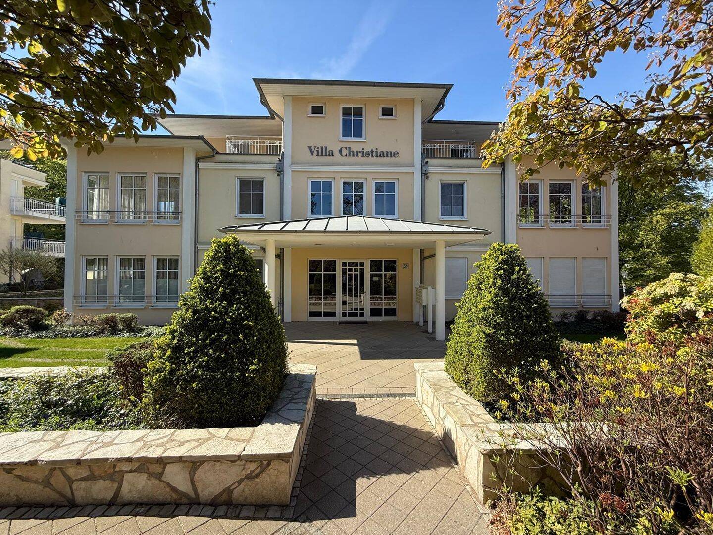 DEUTSCHMANN IMMOBILIEN ***** ivd – Elegante Zweiraum-Wohnung mit Tiefgarage, nur 300 m vom Meer!!, 17424 Heringsdorf