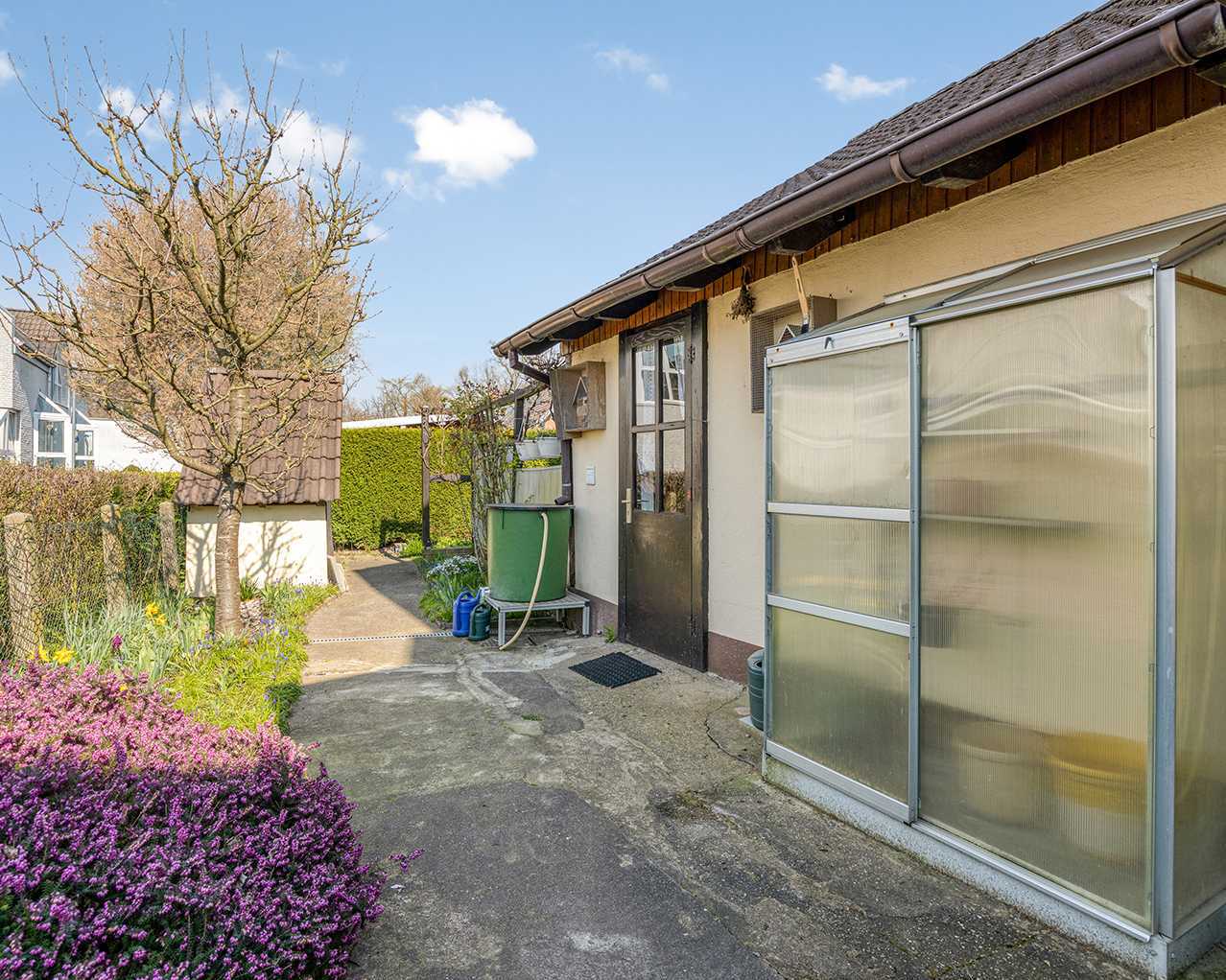 Freistehendes Ein-/Zweifamilienhaus in Ratingen-Ost, 40882 Ratingen