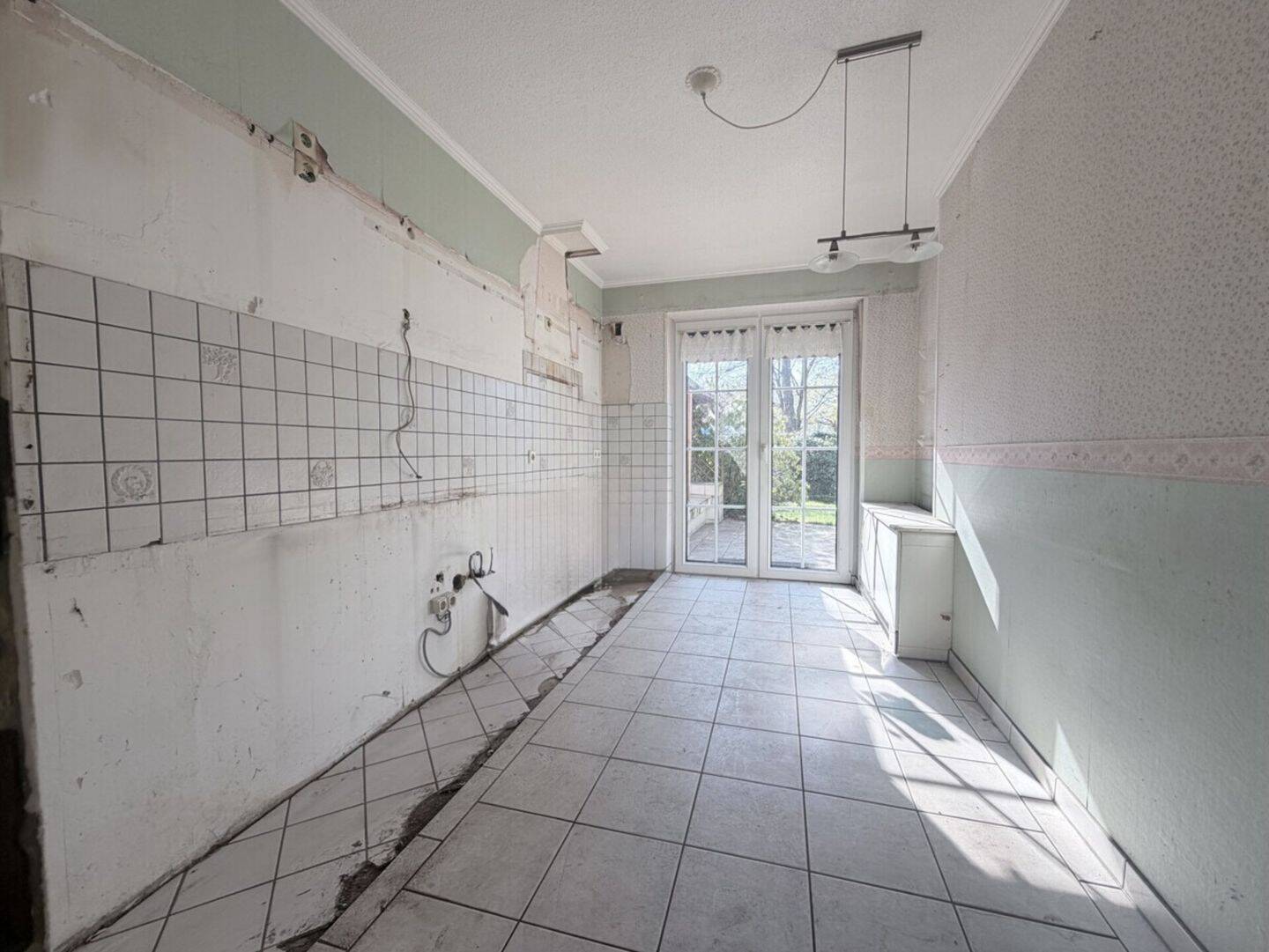 Helle Erdgeschosswohnung mit familienfreundlichem Garten, 41466 Neuss