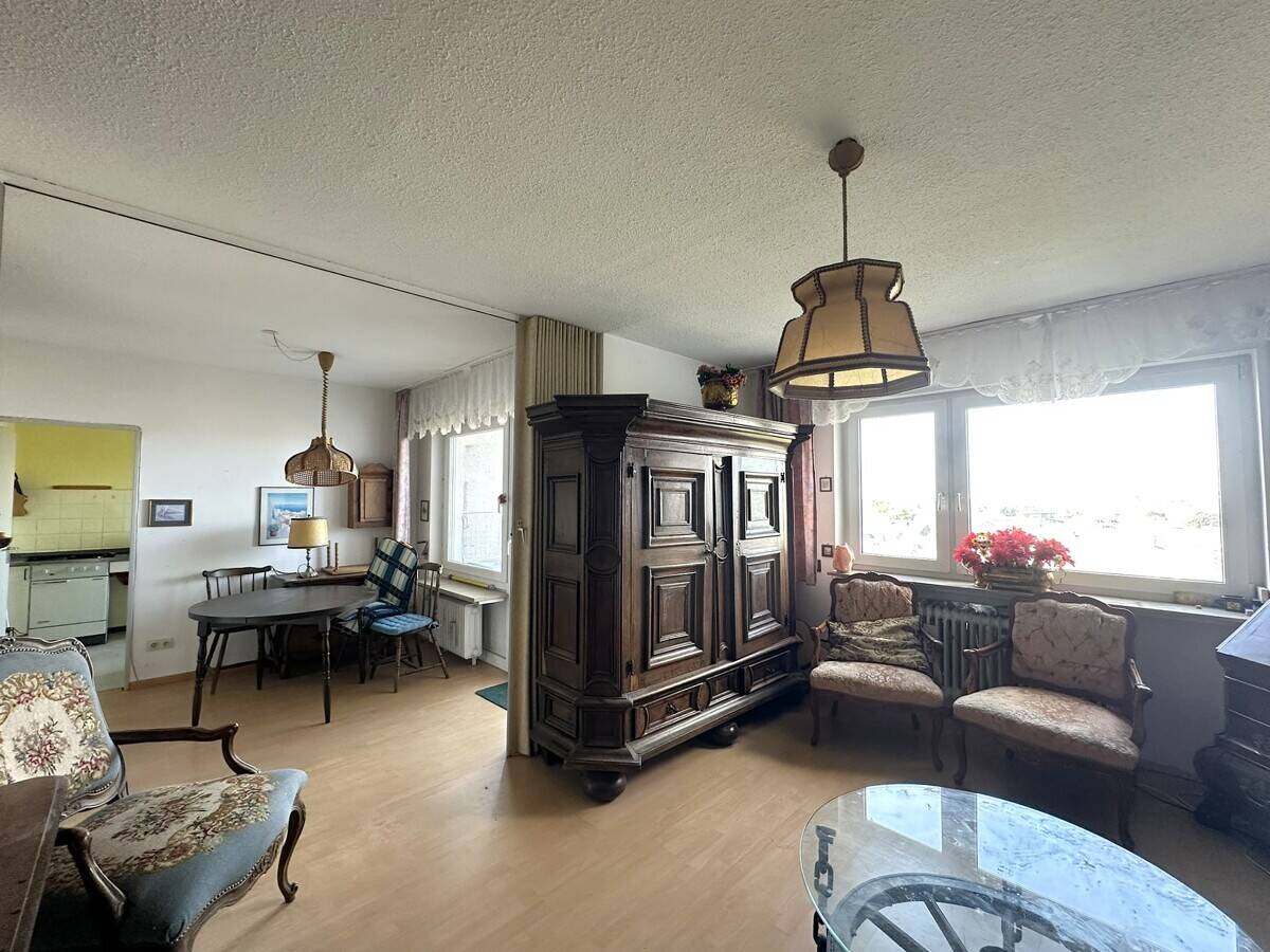Charmante, renovierungsbedürftige 2-Zimmerwohnung mit Aufzug und Garage in gepflegter Wohnanlage, 79189 Bad Krozingen