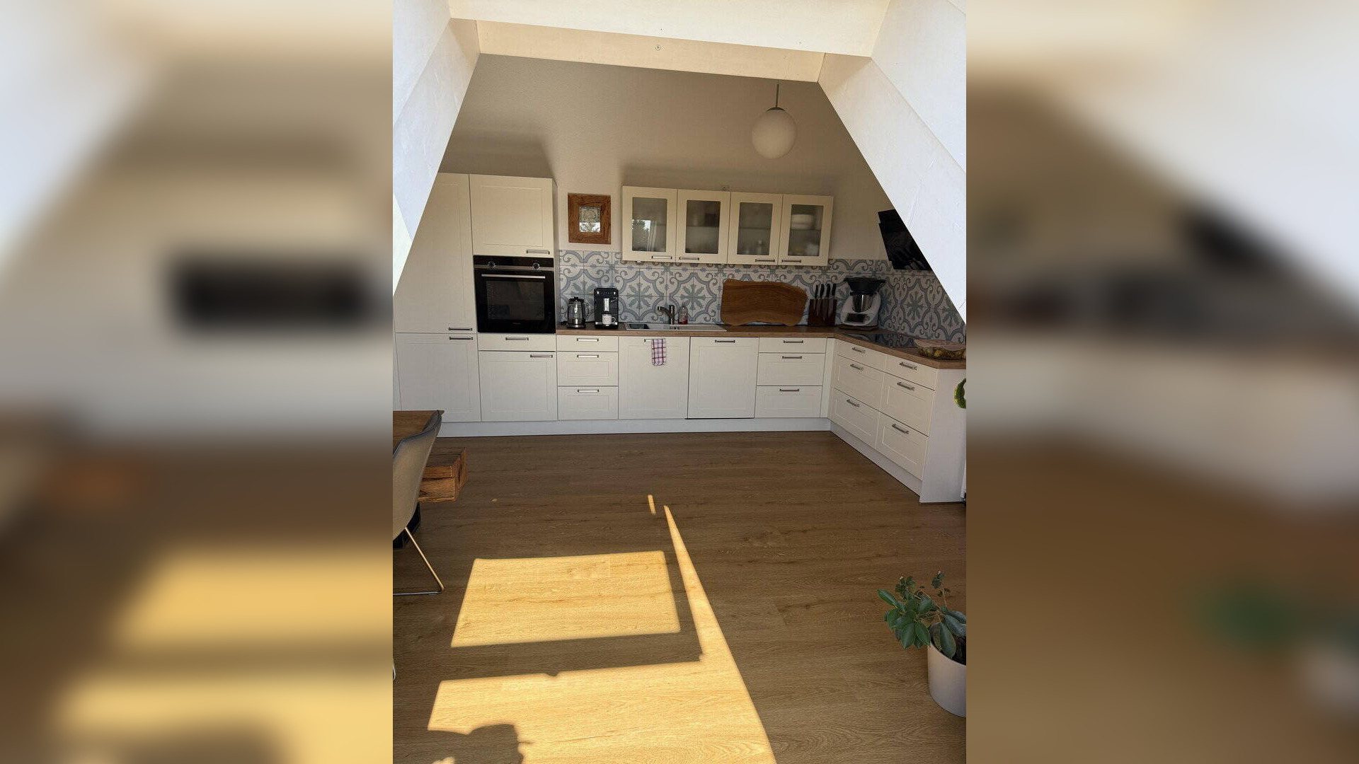 Wohnen auf Zeit: Exklusive Dachgeschosswohnung mit Cabriofenster in ruhiger Lage von Speyer, 67346 Speyer (Angelhof I und II Speyer)