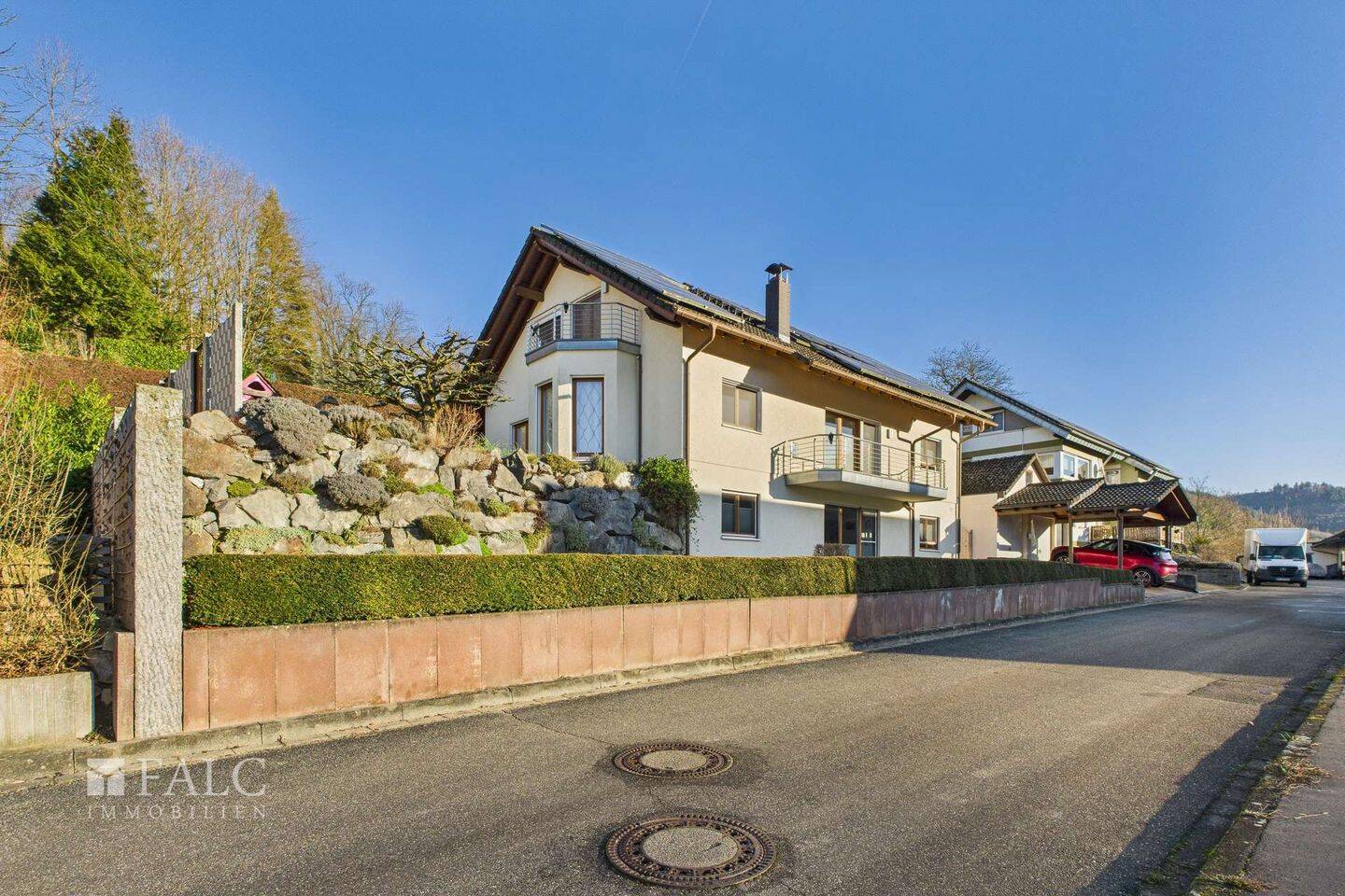 Großzügiges Einfamilienhaus mit Einliegerwohnung und Pool in ruhiger Lage, 79336 Herbolzheim