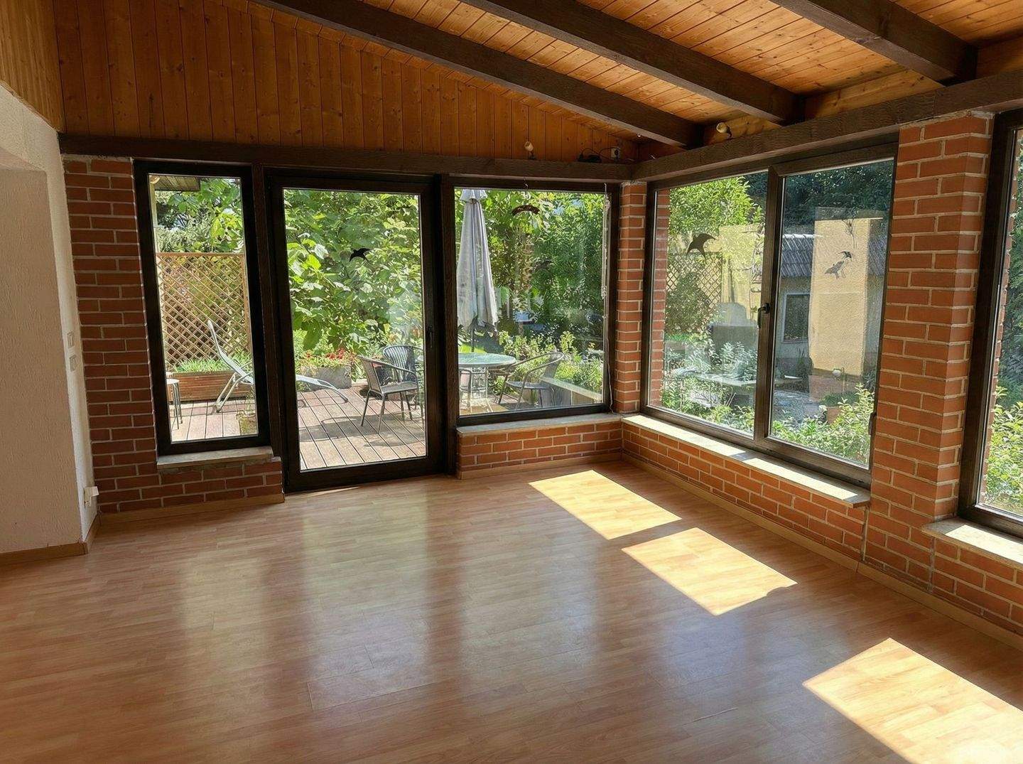 Einfamilienhaus im Bungalowstil mit weitläufigem Garten und Pool, 6773 Gräfenhainichen
