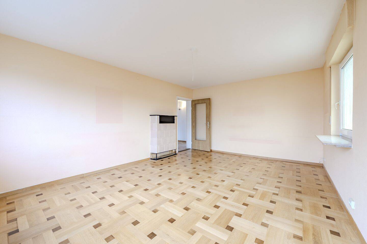 Attraktives Zweifamilienhaus mit ausgebautem DG, großem Grundstück und zwei Garagen, 71069 Sindelfingen