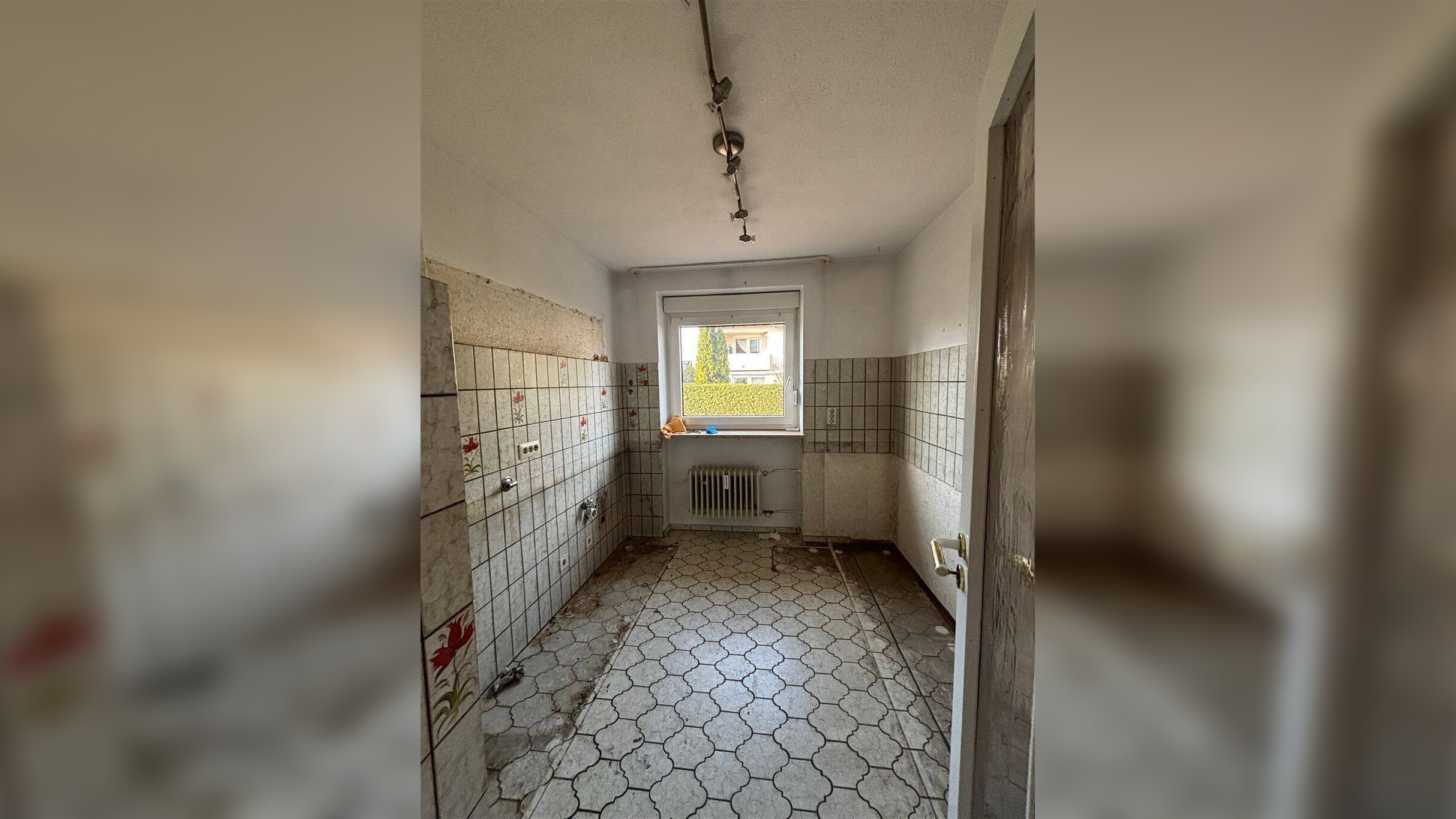 Sanierungsbedürftiges Dreifamilienhaus mit wunderschönen Garten !, 90453 Nürnberg