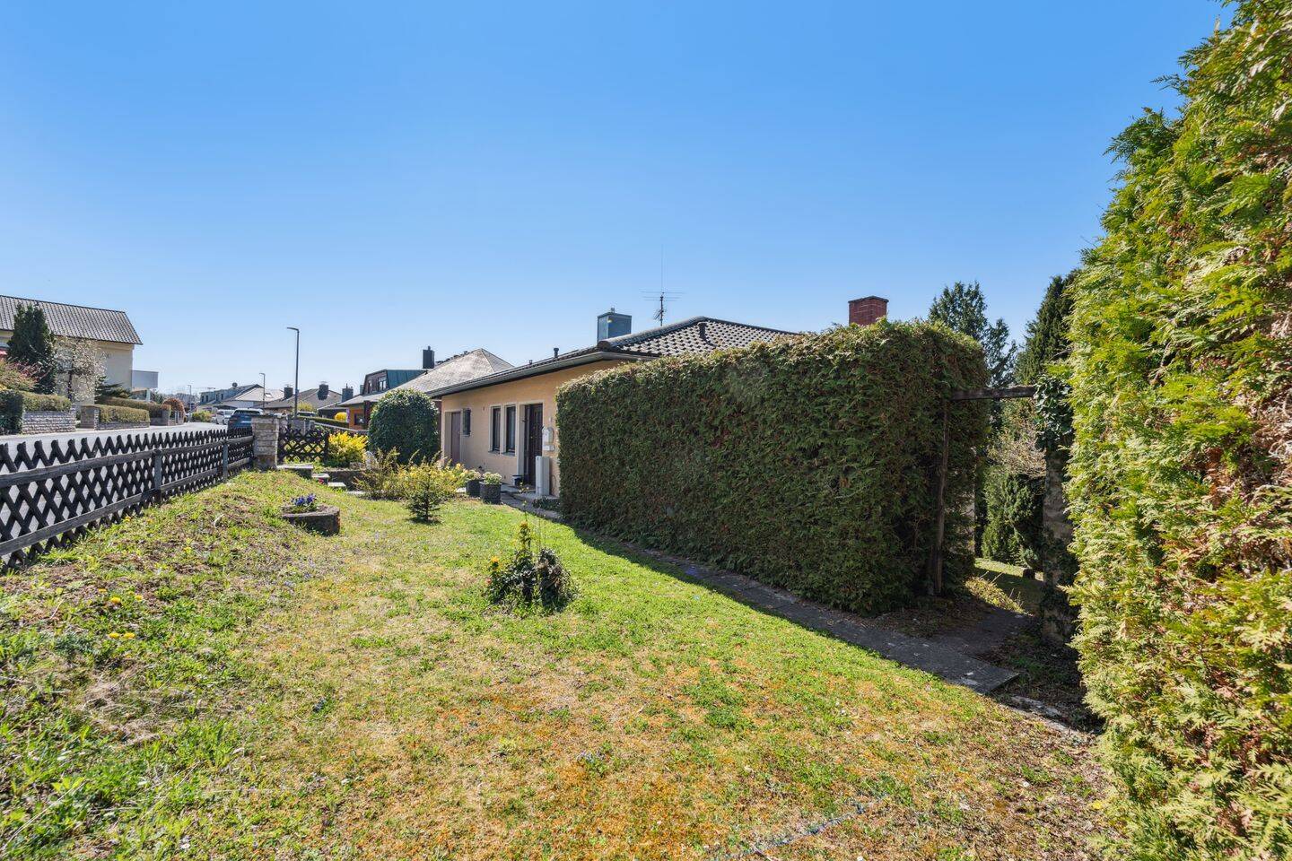 Raum für die ganze Familie: Renoviertes Einfamilienhaus mit Garten und Weitblick in Oberdürrbach, 97080 Würzburg (Altstadt Dürrbachau Grombühl Oberdürrbach Unterdürrbach)