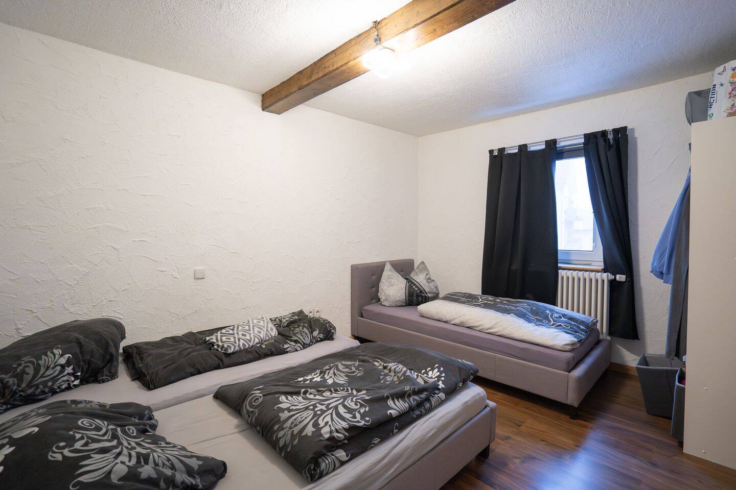 Oberelsbach: Großzügiges Einfamilienhaus mit Einliegerwohnung, Scheune und Garten, 97656 Oberelsbach