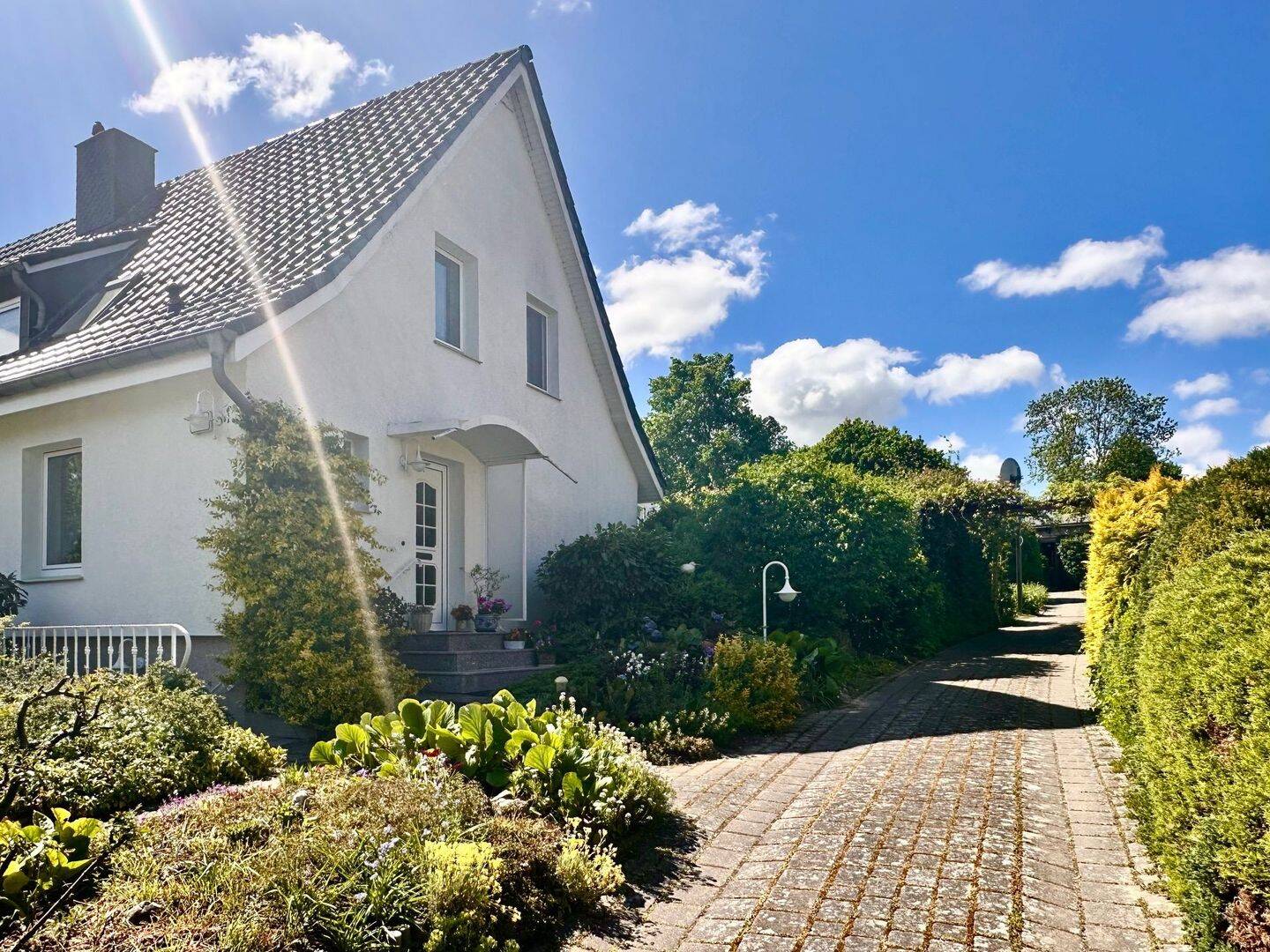 Gepflegt. Charmant. Vielseitig. Doppelhaushälfte mit Wintergarten und, 23968 Barnekow