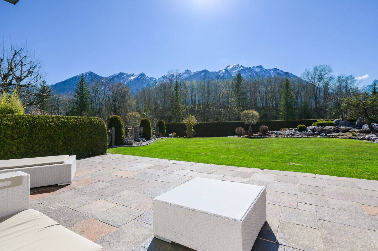 Lichterfülltes, großzügiges Wohnen mit Bergpanorama, Wintergarten und Wellness, 82499 Wallgau