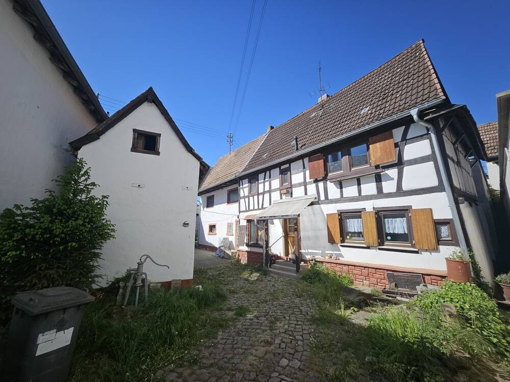 Denkmalimmobilie mit Garten in Essingen, 76879 Essingen