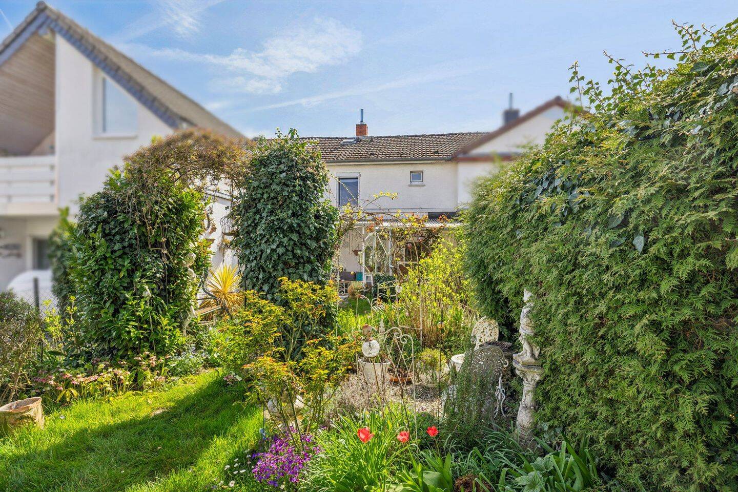 Butzbach zentral – Ideal für 1-2 Personen: Charmantes Reihenmittelhaus mit 3 Zimmern + großem Garten, 35510 Butzbach