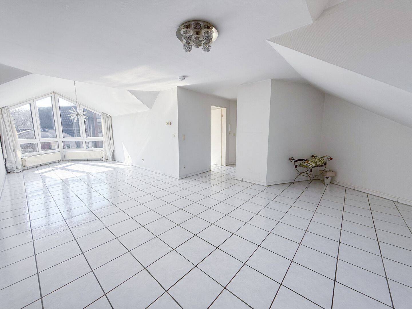 Blömker! Großzügige DG-Wohnung mit Garage & Option zur Teilung in Gladbeck-Mitte, 45964 Gladbeck