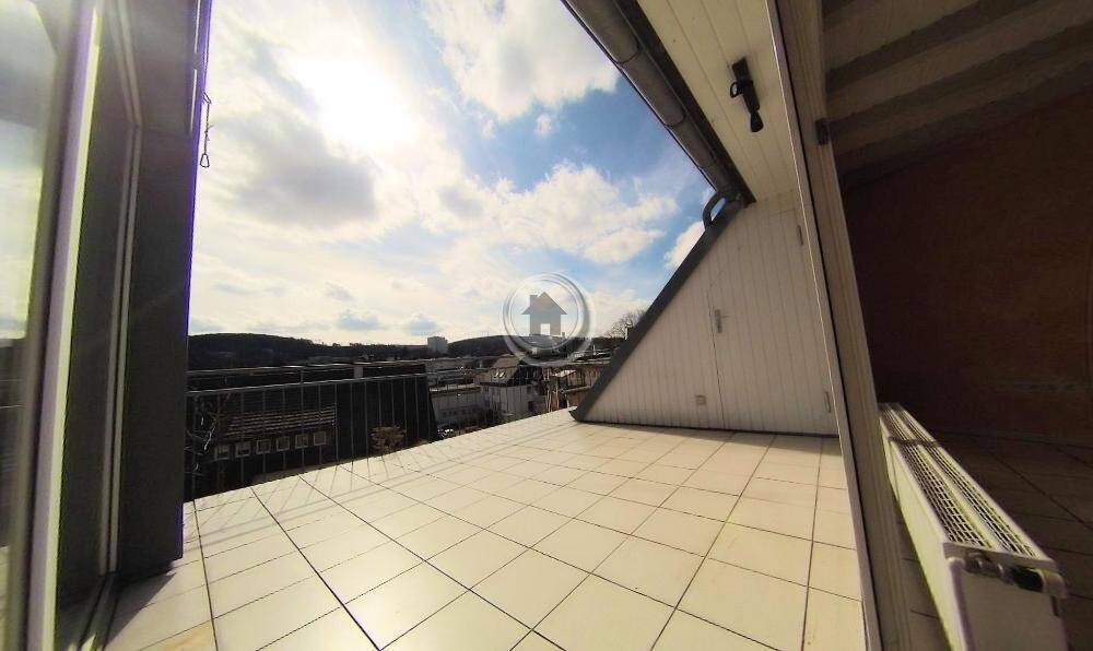 !!! ImmoPoint !!! TOP Aussicht – Lichtdurchflutet mit großer SÜD-Dachterrasse und EBK (IP 2 MD 59 DGR), 58636 Iserlohn