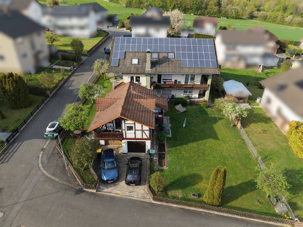 Attraktives Ensemble aus Dreifamilienhaus und Ferienhaus in Bad Zwesten, 34596 Bad Zwesten