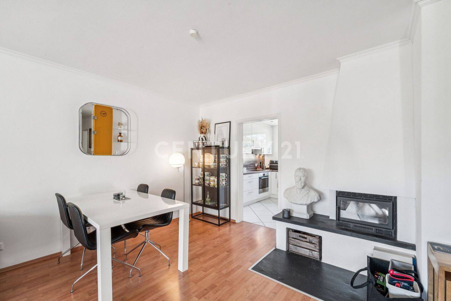 C21: Toplage Schwachhausen = 3-4-Zimmer-Maisonette-Wohnung mit Balkon, EBK & TG-Stellplatz, 28329 Bremen (Gartenstadt Vahr Neue Vahr Nord Neue Vahr Südwest Radio Bremen Sebaldsbrück)