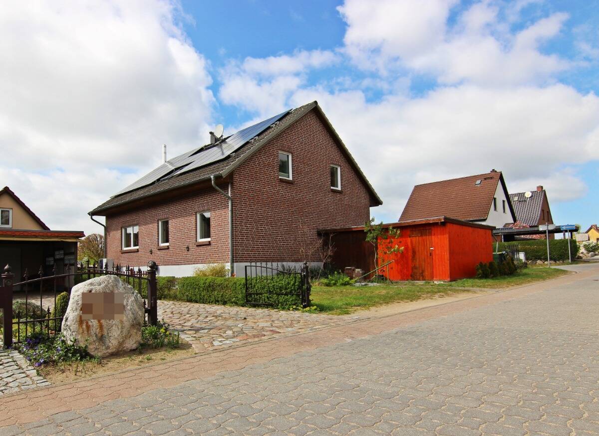 Einfamilienhaus mit Einliegerwohnung in Warin zu verkaufen., 19417 Warin