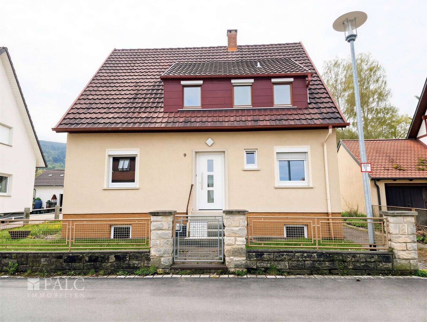 Platz für Ideen, Familie & Zukunft – charmantes Haus mit riesigem Garten, 72660 Beuren