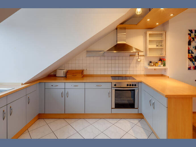 Möbliert: Gemütliche 3-Zimmer Wohnung mit Dachterrasse – München – Vorschaubild 7