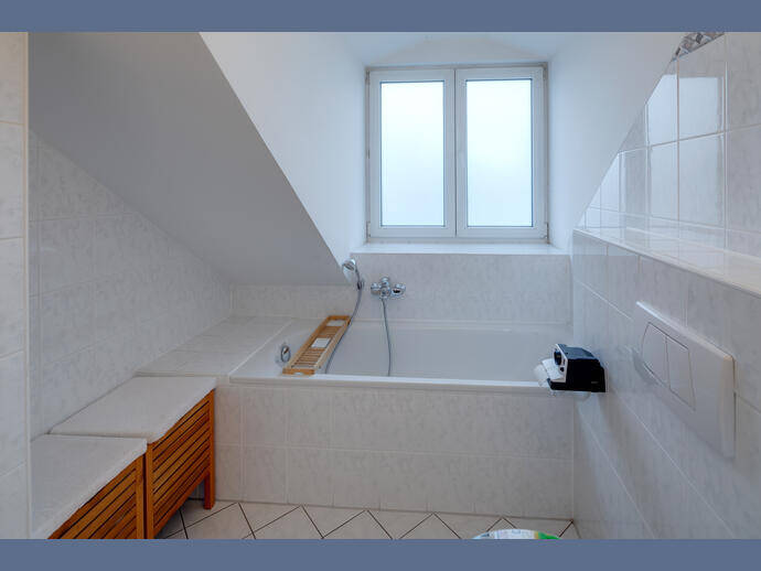 Möbliert: Gemütliche 3-Zimmer Wohnung mit Dachterrasse – München – Vorschaubild 9