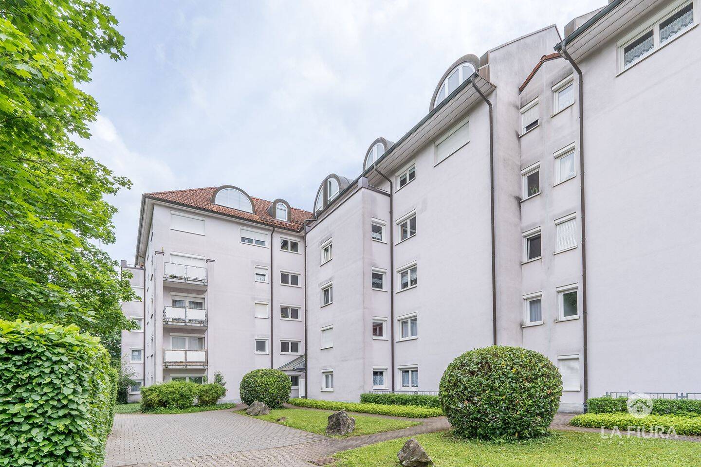 LFI | Sofort einziehen oder vermieten – Zweizimmerwohnung mit Balkon in ruhiger & beliebter Lage, 79713 Bad Säckingen