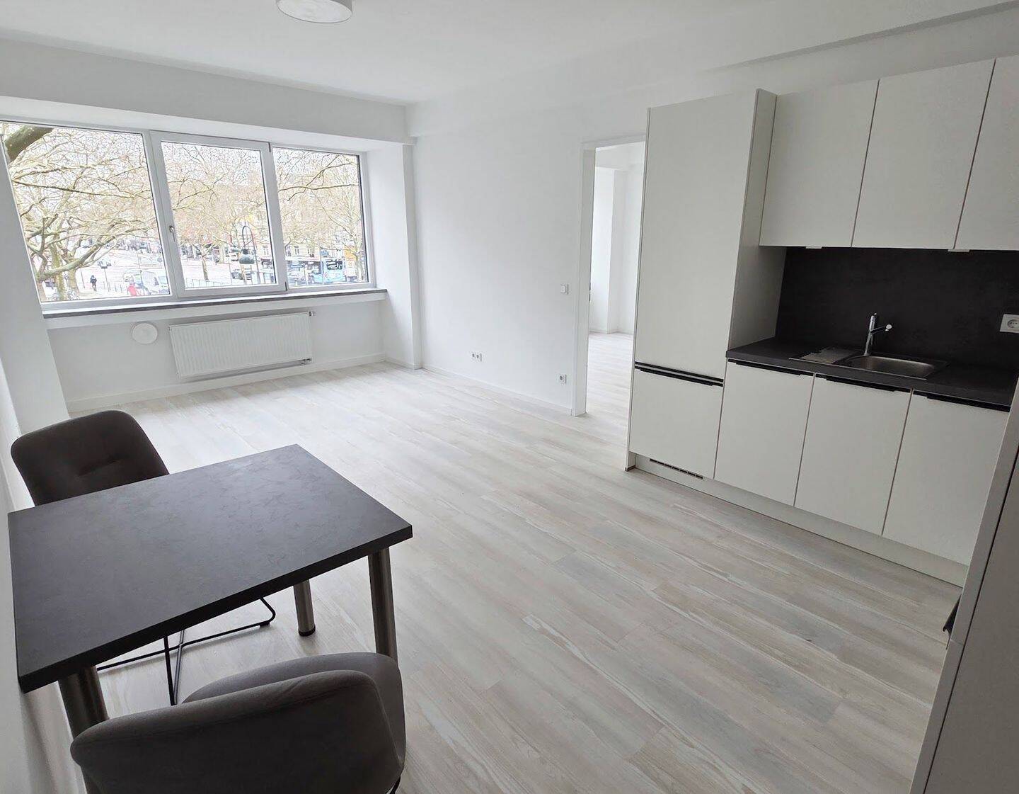 2 Monate mietfrei! Apartment mit Neubau-Ausstattung, Einbauküche, neues Bad + Walk-In-Dusche, Aufzug – 52062 Aachen – Vorschaubild 3