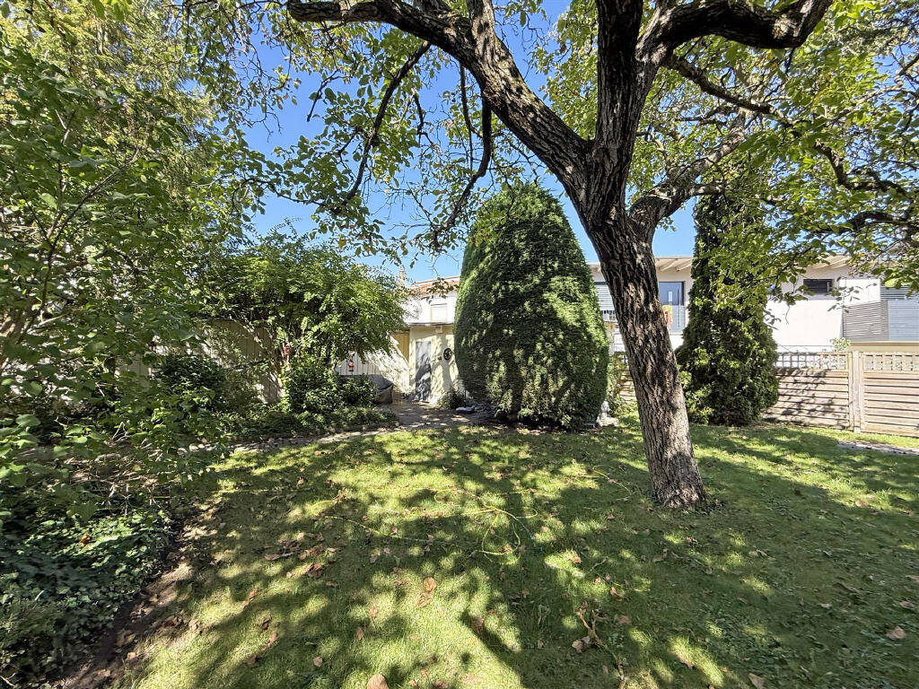 Umfangreich saniertes Mehrfamilienhaus mit 9 Top Wohnungen und großem Grundstück, 63075 Offenbach am Main (Bürgel Offenbach am Main Rumpenheim Waldheim)