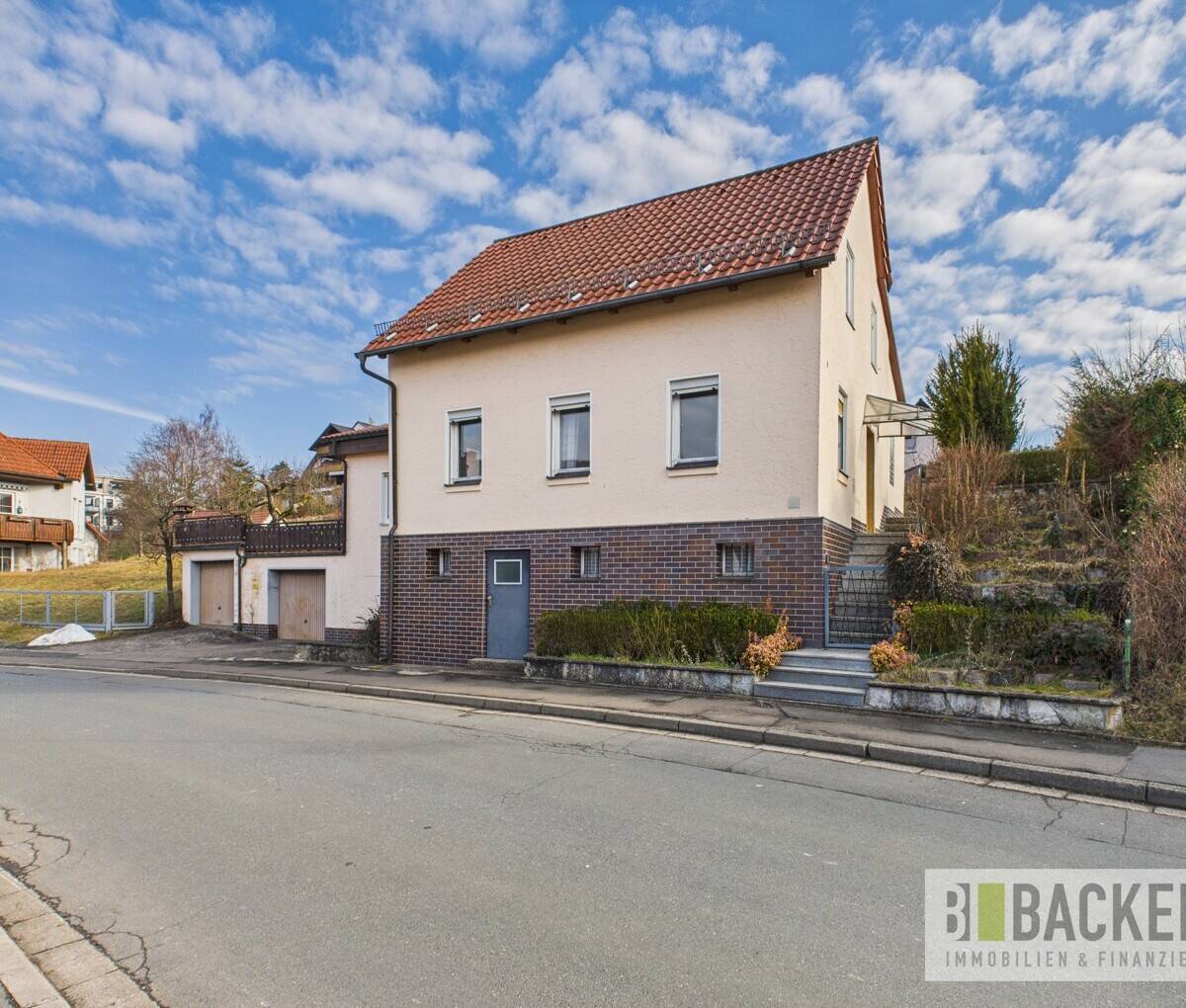 Wohnen, Arbeiten, Hobby. Hier ist vieles möglich. Geräumiges Wohnhaus sucht Liebhaber!, 96264 Altenkunstadt