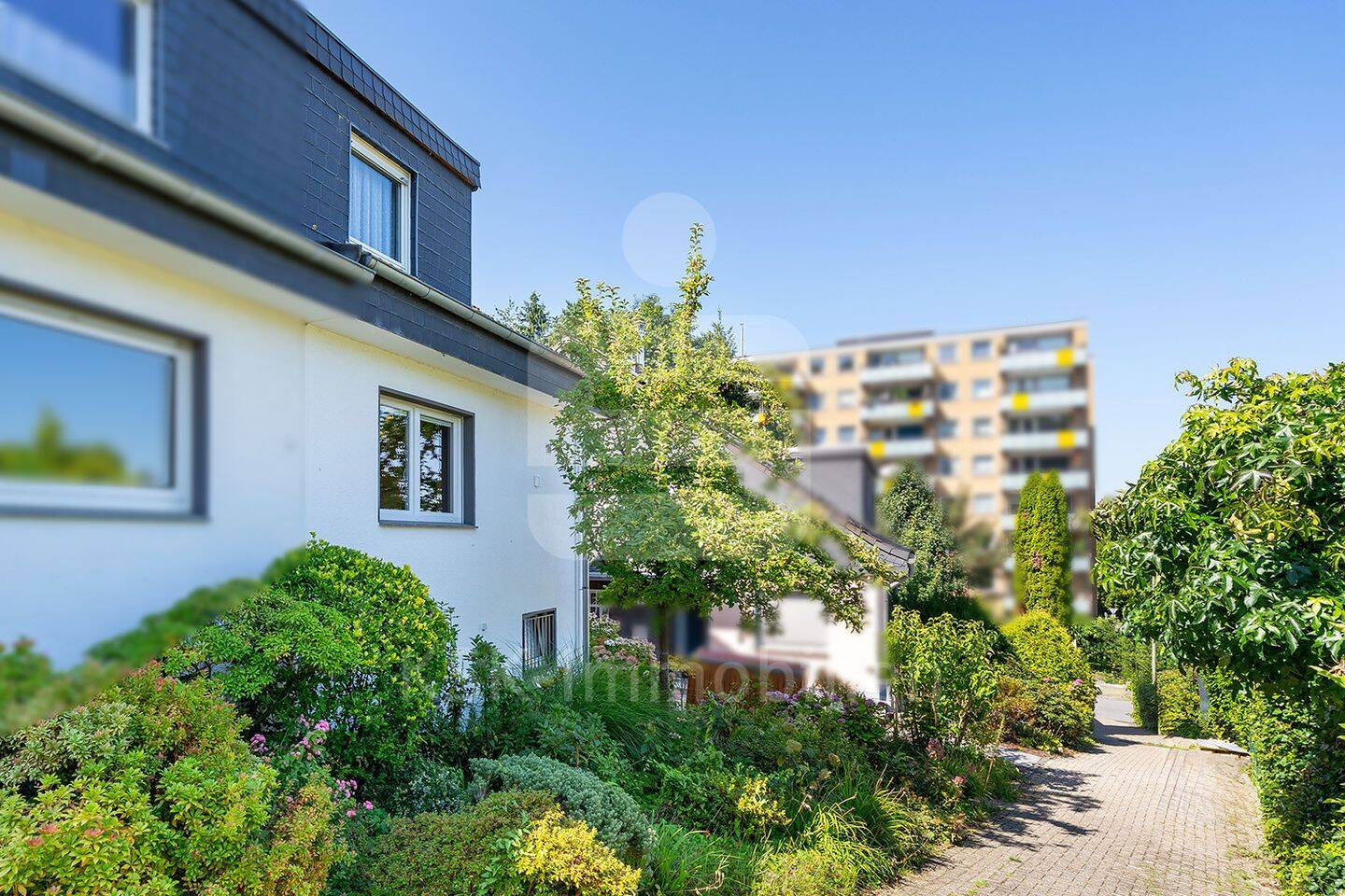 Energieeffizient wohnen im Grünen: Doppelhaushälfte in zentraler Lage von Leichlingen, 42799 Leichlingen (Rhld.)