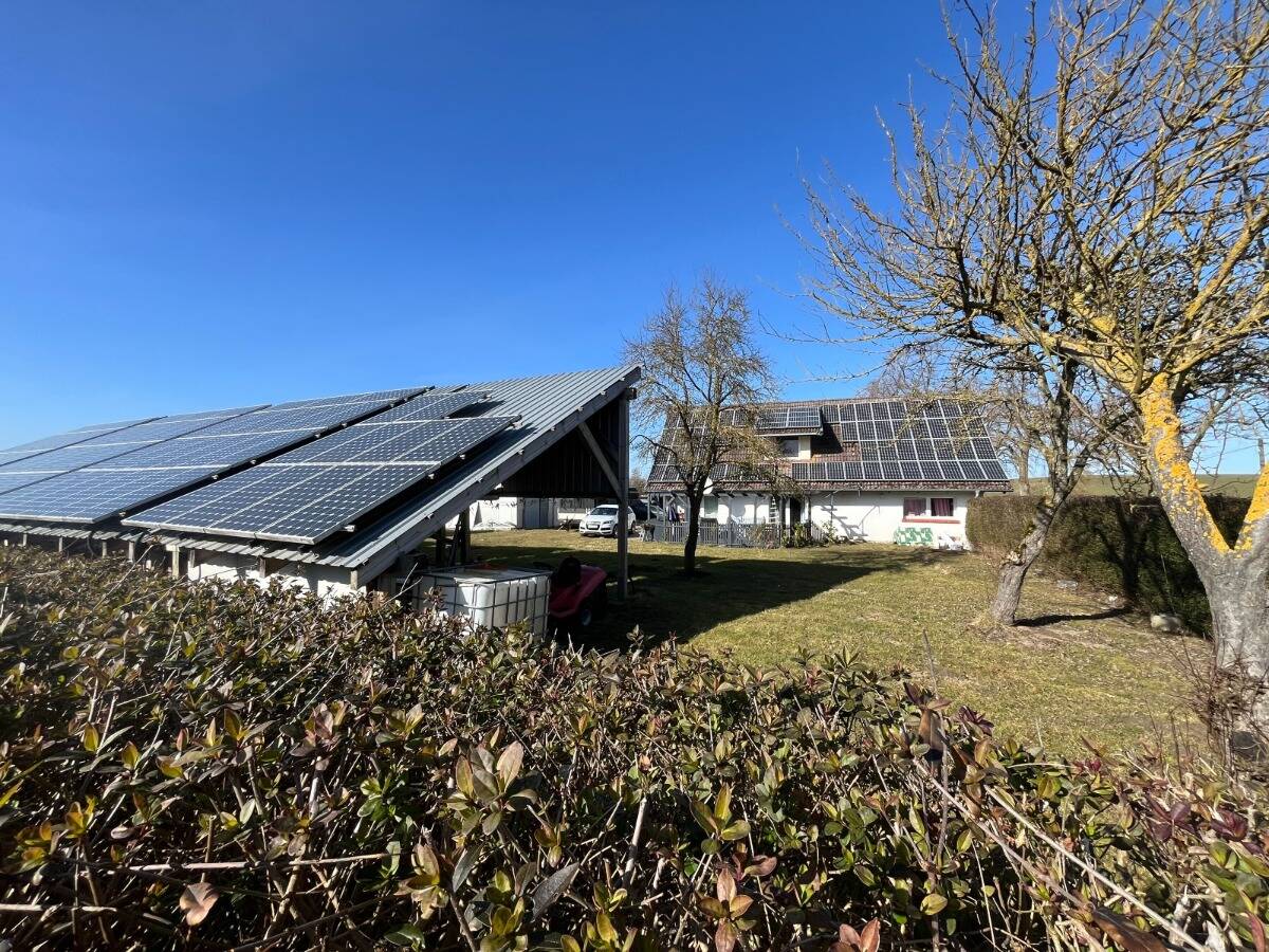Kein Nachbar: Einfamilienhaus – Nebengebäude – Solaranlage mit 30 KWp – Platz für Ihre Ideen….., 17111 Lindenberg