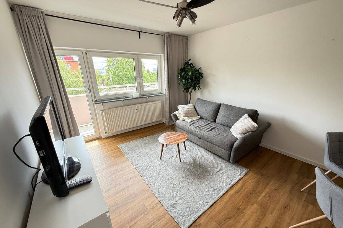 Eschborn: Elegant und exzellent sanierte 2 Zimmer-Wohnung in zentraler Lage, 65760 Eschborn