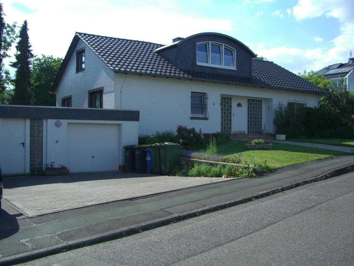 8-Zi.-Wohnhaus mit schönem Garten (1.400 qm) in Marburg-Schröck, courtagefrei, 35043 Marburg
