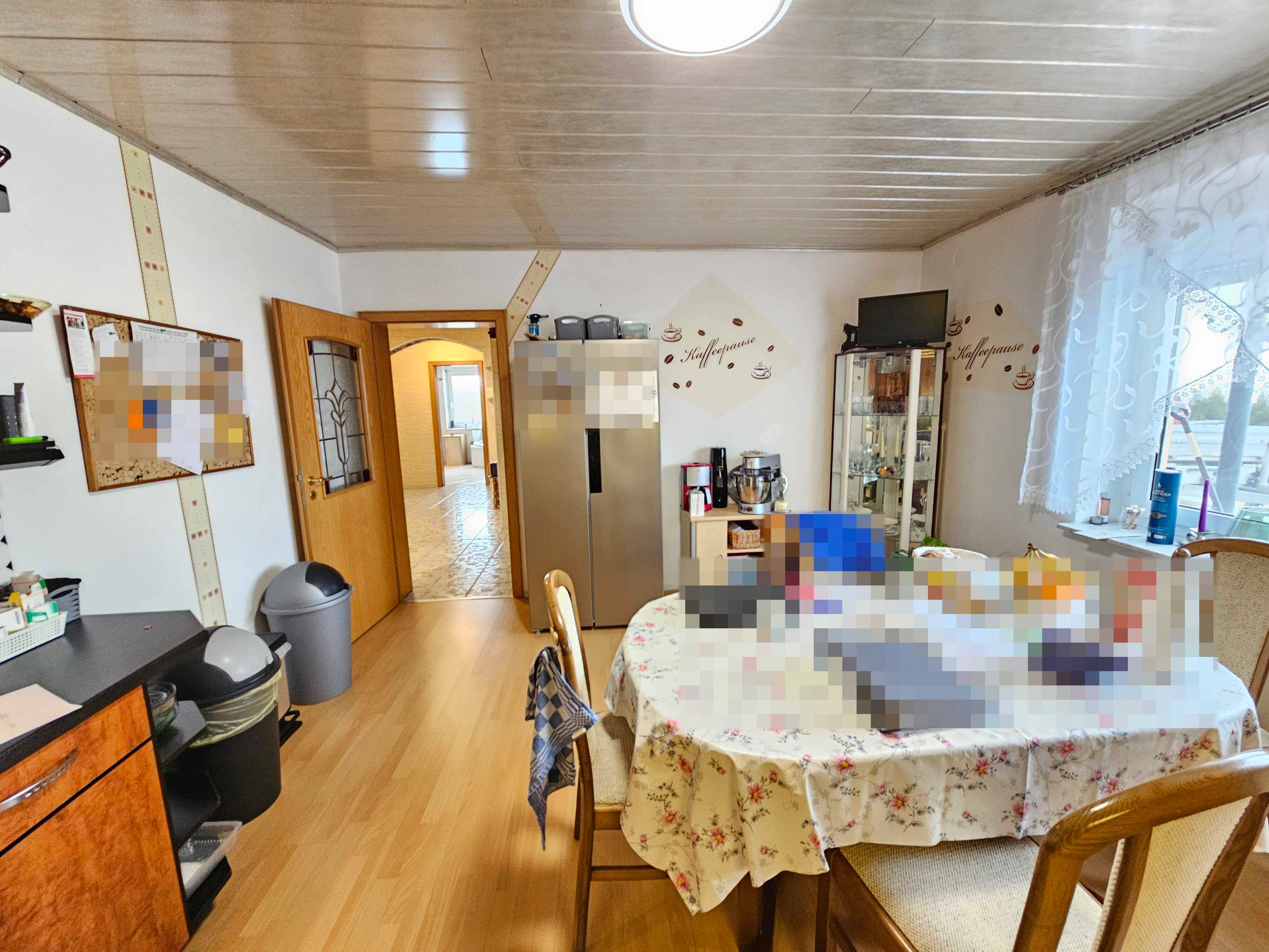 Großes Zweifamilienhaus mit Doppelgarage in ruhiger Randlage – PROVISIONSFREI!, 35108 Allendorf (Eder)