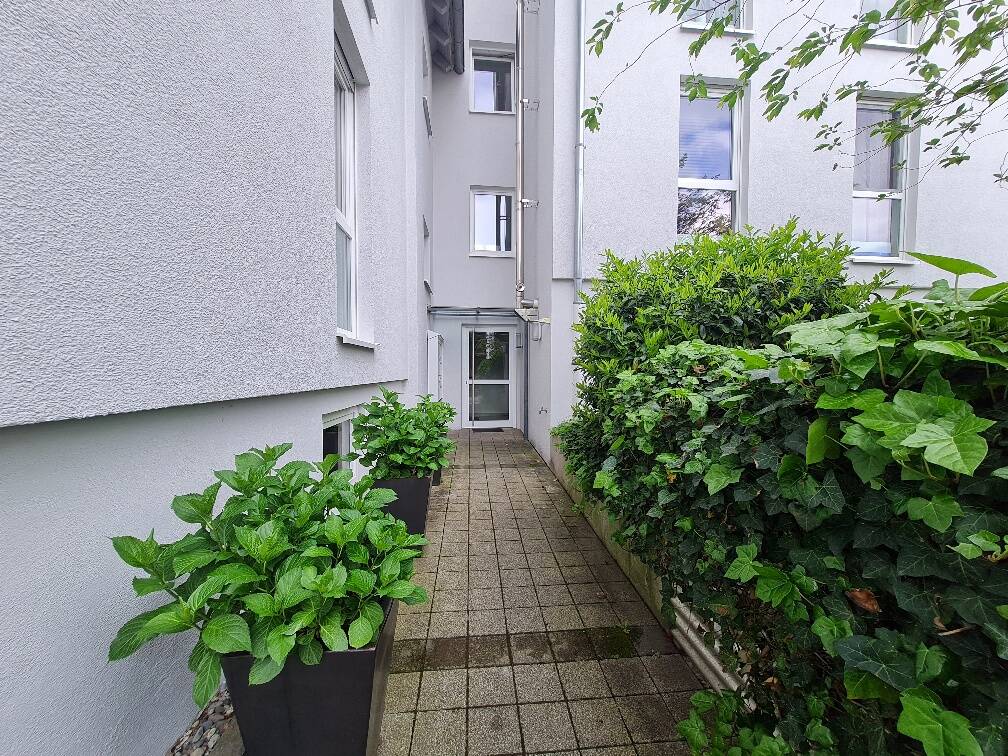 Seltenheit! Sonnige 4-Zimmer-Hochparterre-Wohnung mit Gartenanteil, 73733 Esslingen am Neckar