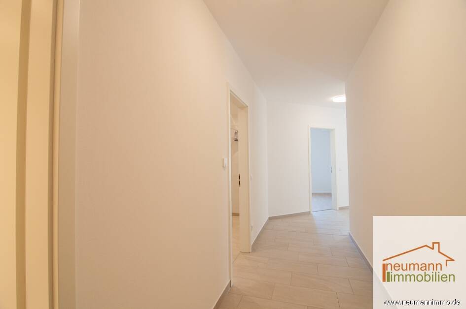 Im Herzen von Waldbreitbach! Wohnung mit integrierter Küche und tollem Ausblick! Seniorengerecht., 56588 Waldbreitbach
